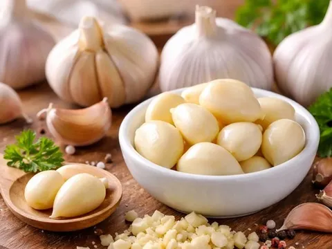 Ăn tỏi mỗi sáng để "chống ung thư", người đàn ông 63 tuổi nhận cái kết "không thể ngờ"