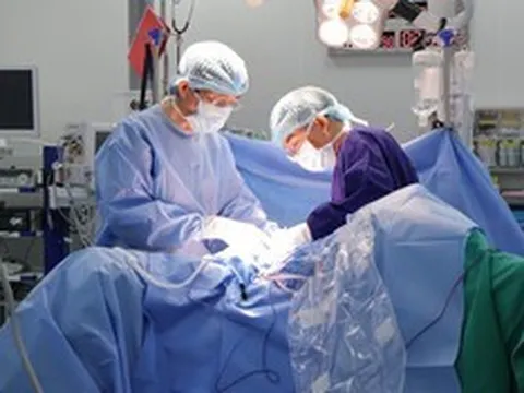 Bị ung thư xâm lấn bàng quang, người đàn ông 61 tuổi thoát cửa tử nhờ chiến lược điều trị khác thường