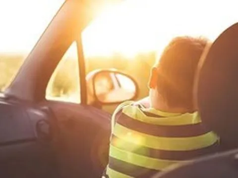 Phát hiện 2 trẻ nhỏ tử vong trong xe ô tô giữa nắng nóng ở Pháp