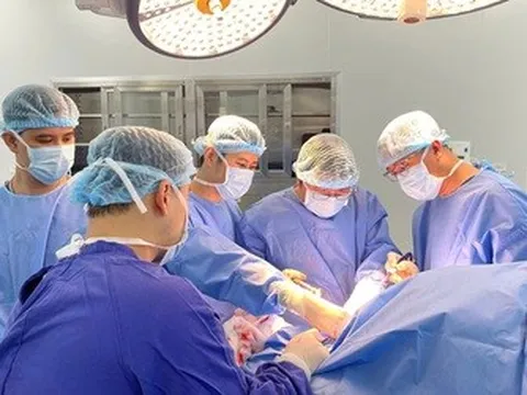 Vinmec Hải Phòng áp dụng thành công kỹ thuật thay khớp vai đảo ngược cho bệnh nhân người Anh