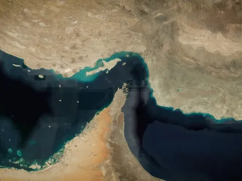 1.150 tàu chờ vượt Eo biển Hormuz và “trật tự hàng hải mới”