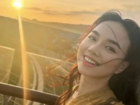 Hoa khôi Tây Đô từng là thủ khoa Báo chí, cuộc sống tuổi 42 đáng ngưỡng mộ