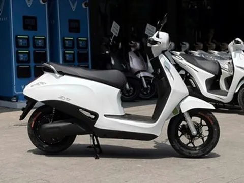 Đổi pin nhanh, nhẹ gánh chi phí: Xe máy điện VinFast Evo được lòng các tài xế công nghệ