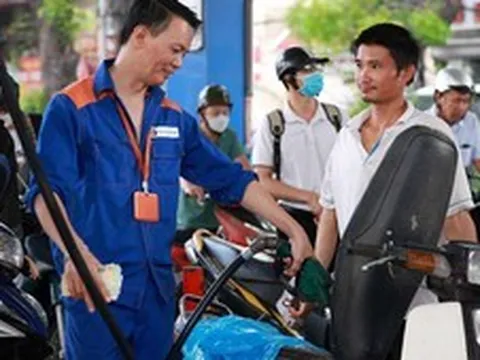 Giá xăng dầu hạ nhiệt: Nỗ lực của Chính phủ và trách nhiệm của doanh nghiệp, người dân