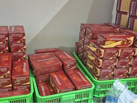 Đột kích đường dây làm thực phẩm giả bán rầm rộ trên TikTok Shop và Shopee, bắt 3 giám đốc