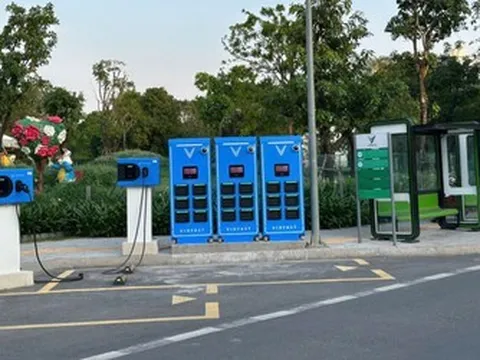 Người dùng xe máy điện VinFast: Đi xa không phải nghĩ nhờ hệ thống tủ đổi pin phủ kín