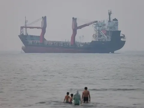Iran phát cảnh báo cứng rắn với tàu qua eo biển Hormuz