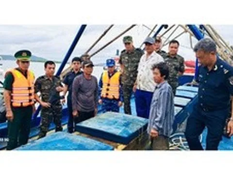 Hải quan phối hợp bắt tàu chở 30.000 lít dầu DO không rõ nguồn gốc