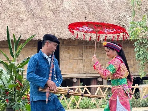 "Trải nghiệm văn hóa dân gian truyền thống" tại Làng Văn hóa - Du lịch các dân tộc Việt Nam