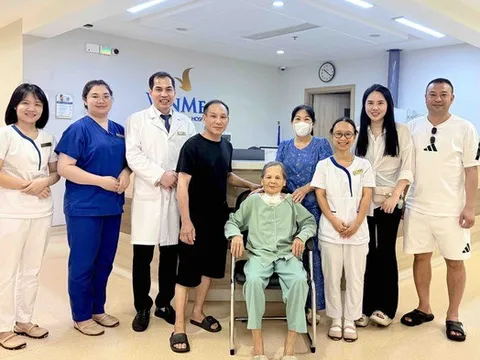 Vinmec Hạ Long giải cứu cụ bà 88 tuổi bị khối u giáp khổng lồ chèn ép đường thở suốt 18 năm