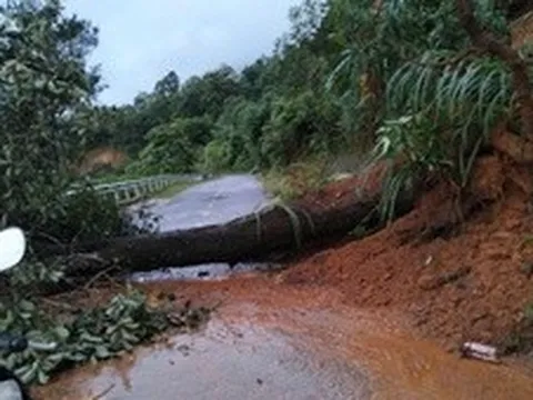 Quốc lộ 6 sạt lở nghiêm trọng, đèo Huổi Lóng mất an toàn giao thông