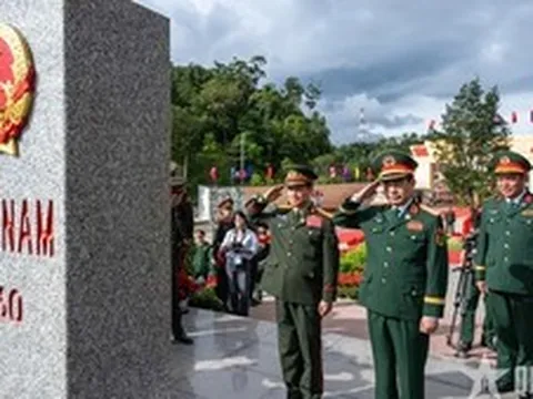 Đại tướng Phan Văn Giang dự các hoạt động Giao lưu quốc phòng biên giới tại Lào
