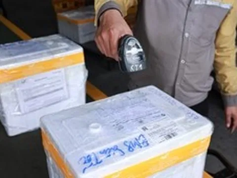 Giao nhiệm vụ vận chuyển mẫu sinh phẩm ADN trong chiến dịch 500 ngày đêm cho Bưu điện Việt Nam