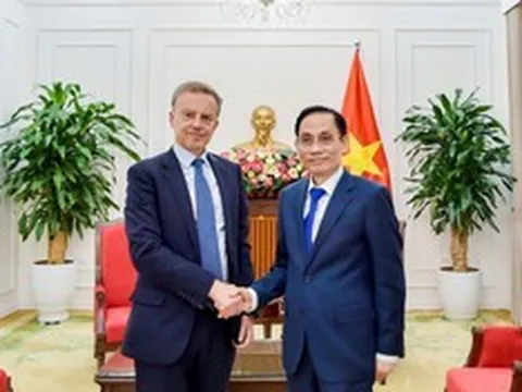 Bộ trưởng Ngoại giao Lê Hoài Trung tiếp Tổng Thư ký Bộ châu Âu và Ngoại giao Pháp