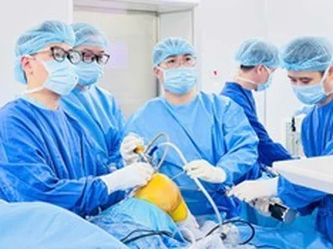 Vinmec Hải Phòng "giải cứu" khớp gối lỏng lẻo cho người phụ nữ bằng gân tự thân
