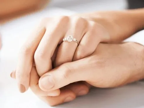 Cô dâu và chú rể lần lượt qua đời trước ngày cưới, gia đình tiết lộ chi tiết "đáng ngờ"