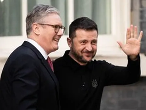Ukraine sẽ mua vũ khí Anh, EU trả tiền