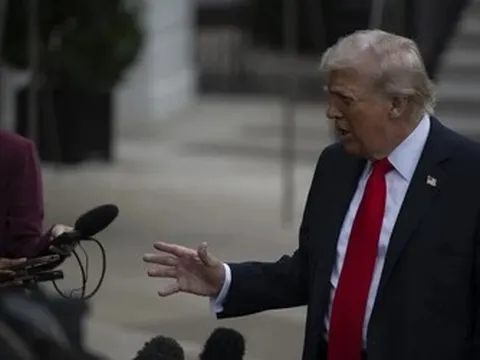 Mỹ tiếp tục không kích Iran, ông Trump nói thỏa thuận vẫn "có thể đạt được"