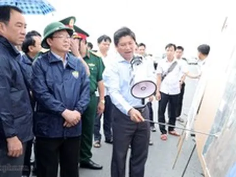 Phó Thủ tướng Hồ Quốc Dũng khảo sát tình hình sạt lở tại khu vực Gành Hào, Cà Mau