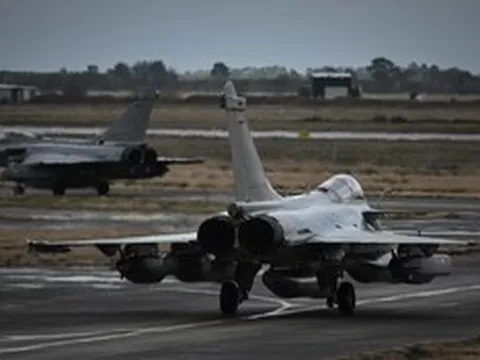 Phi công Ukraine sắp sang Pháp học lái tiêm kích Rafale