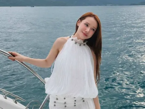 Nhã Phương - mẹ "bỉm sữa" 3 con khoe sắc vóc trẻ trung, xinh đẹp