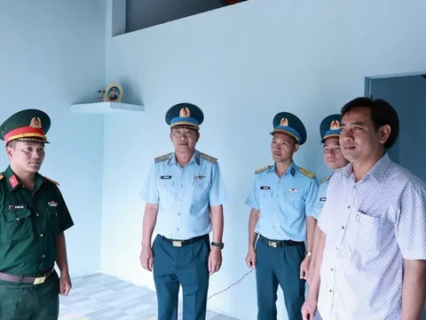 Khi những “người thợ không chuyên” dựng mái ấm mới tri ân gia đình chính sách