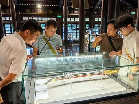 Triển lãm “Di sản vàng son - Tinh hoa hội tụ”