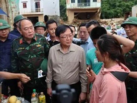 Phó Thủ tướng Hồ Quốc Dũng kiểm tra công tác khắc phục hậu quả lũ quét tại xã Mường Than, Lai Châu