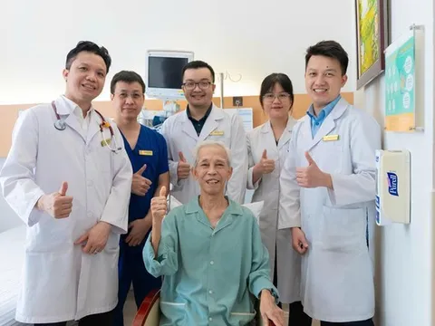 Cứu cụ ông bị phình động mạch chủ dọa vỡ bằng kỹ thuật can thiệp không cần mổ mở