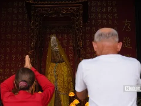 Kỳ bí chuyện ngôi chùa được làm bằng san hô, vỏ ốc, thờ tượng Quan Âm dạt từ biển