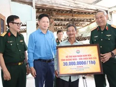 Trao sinh kế, hỗ trợ sửa chữa nhà ở cho nạn nhân bom mìn tại Quảng Ngãi