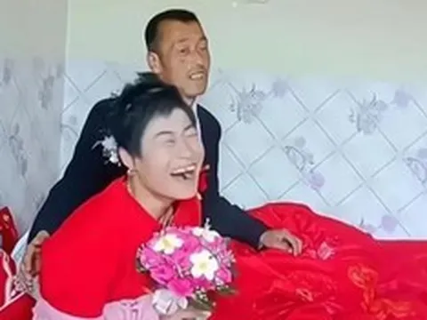 Giữa đám cưới, cô dâu liên tục có "biểu hiện lạ" gây tranh cãi