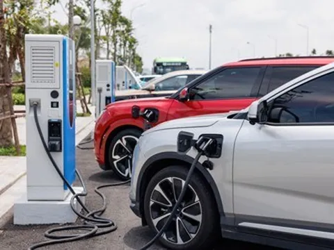 Trạm sạc dày đặc, chủ xe VinFast tiết lộ xuyên Việt “dễ như đi phố”