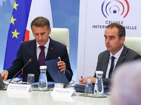 Tổng thống Macron tổ chức họp khẩn khi cháy rừng tiếp tục hoành hành ở Pháp