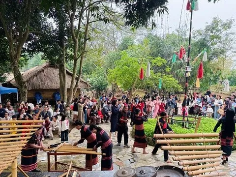 Đưa Làng Văn hóa - Du lịch các dân tộc Việt Nam trở thành biểu tượng hội tụ bản sắc văn hóa dân tộc