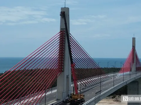 Toàn cảnh cầu vượt biển dài nhất miền Trung trước ngày cán đích