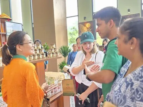 Đặc sản Đà Nẵng tìm khách quốc tế từ sân bay, resort 5 sao