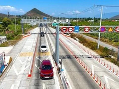 Bộ Xây dựng trả lời về chênh lệch phí đi cao tốc và quốc lộ