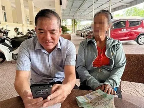 Nghi người phụ nữ bị lừa đảo, tài xế taxi chở thẳng đến công an