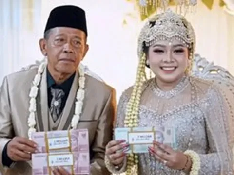 Cụ ông 74 tuổi cưới vợ 24 tuổi, màn "quay xe" gây bất ngờ