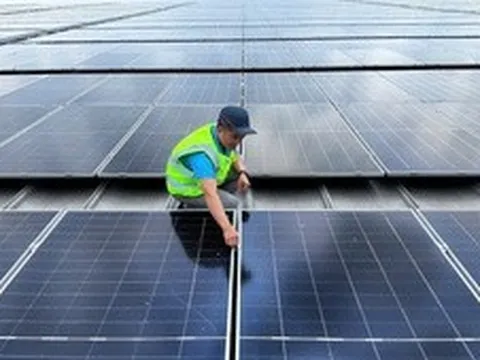 Bài 3: 'Xanh hóa' doanh nghiệp bằng điện mặt trời mái nhà