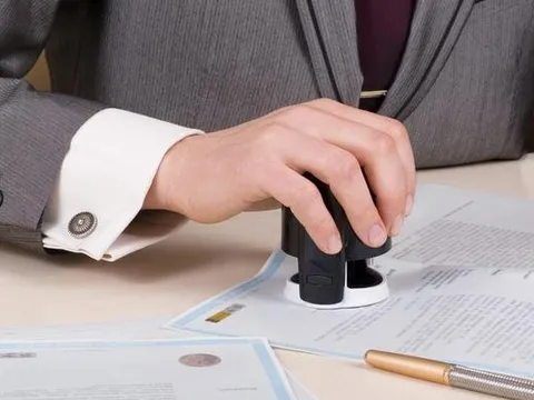 Đề xuất bỏ bắt buộc công chứng giao dịch đất đai: Giảm thủ tục nhưng ai sẽ "gác cổng" rủi ro?