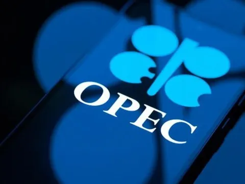Giá dầu giảm khi OPEC+ tăng nguồn cung, Mỹ - Iran nối lại đàm phán