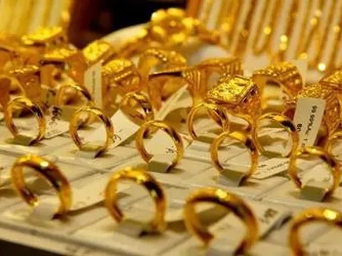 Giá vàng hôm nay (3/8): Diễn biến bất thường