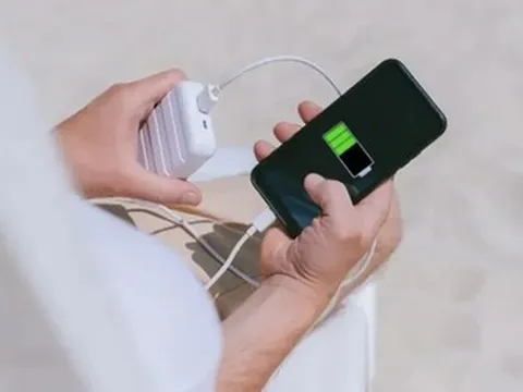 3 lỗi sạc pin tưởng vô hại nhưng có thể khiến điện thoại dễ "bốc cháy"