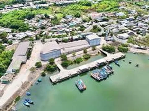 Cảng cá trăm tỷ "ngủ quên" bên sông vì tàu lớn không thể cập bến