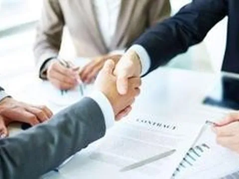 Khi nào doanh nghiệp được chuyển người lao động làm công việc khác hợp đồng lao động?