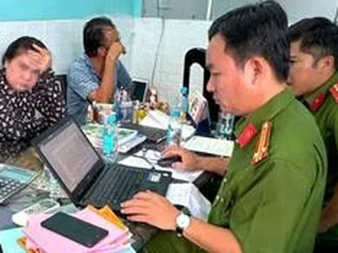 Phát hiện 2 cơ sở "hô biến" gạo không rõ nguồn gốc thành gạo ST25