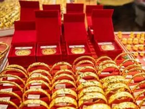Giá vàng hôm nay (5/8): Nóng từng giờ