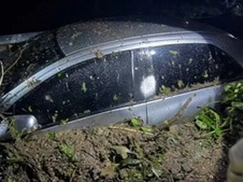 Mưa lũ tràn về trong đêm, quốc lộ 6 qua Sơn La sạt lở nghiêm trọng